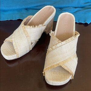 AEROSOLES womens Madina tan woven mules sandals crisscross cork heel new unworn
